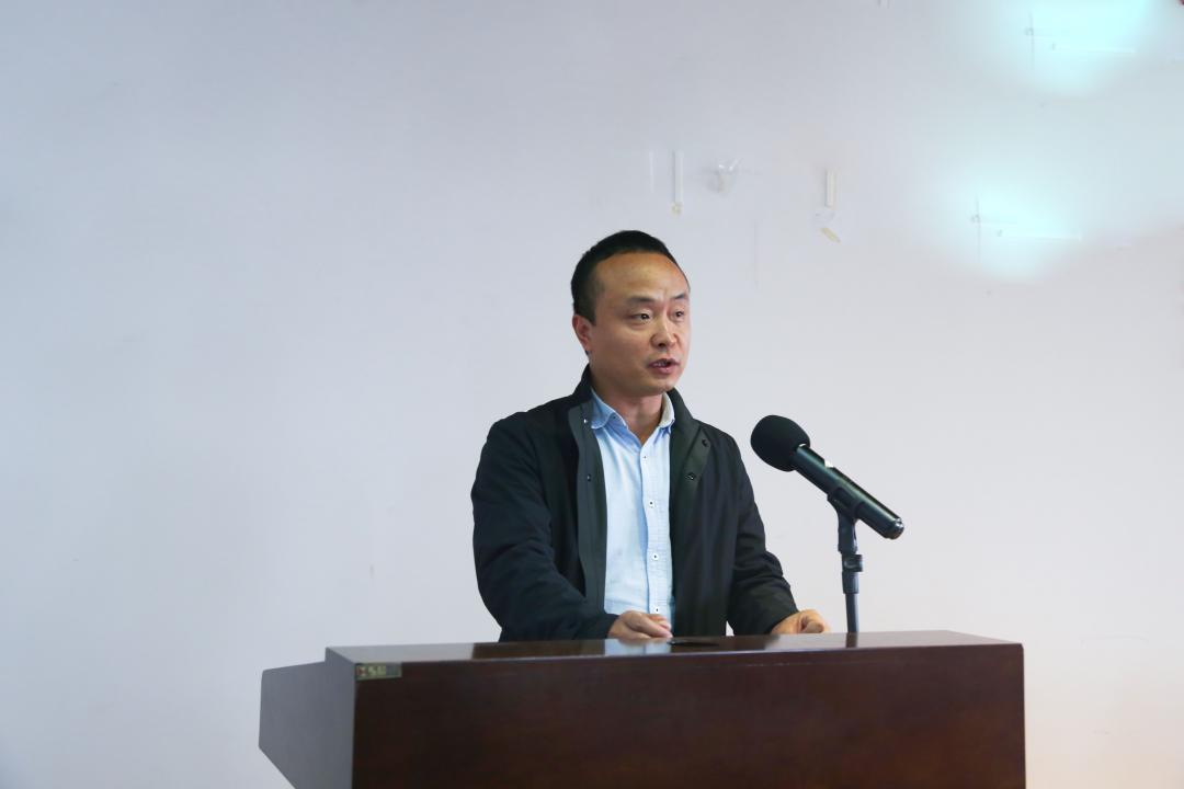 说明: 1