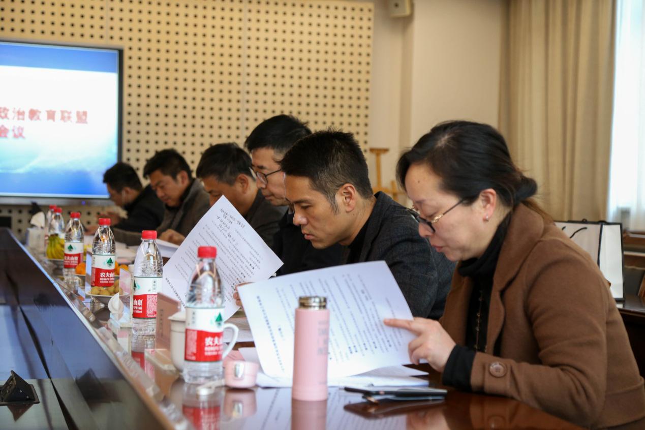 说明: D:\工程学院工作\宣传\2020新闻稿\20201204前湾辅导员联盟\会议室\IMG_0879.jpg